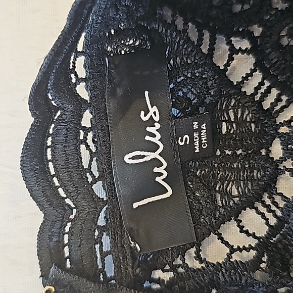 Lulu's Bring Me Back Black Lace Long Sleeve Crop Top Size Small NWT - Picture 6 of 11